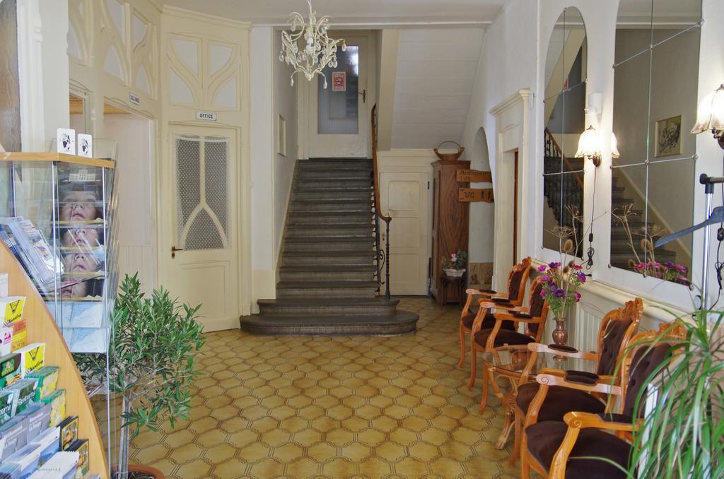 Maison D'Hotes De La Gare 몽보본 외부 사진